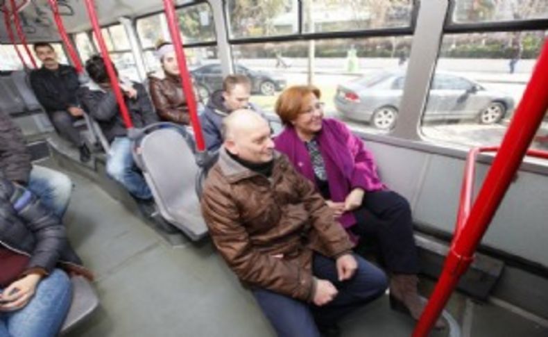 Pekdaş otobüs ve metroya bindi, halkı dinledi